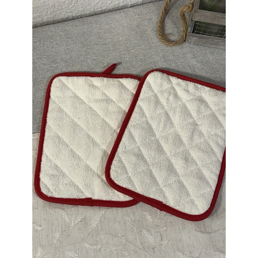 Mason Craft&More Red White Grid Quilted Kitchen Potholders Set of 2 Retro Style